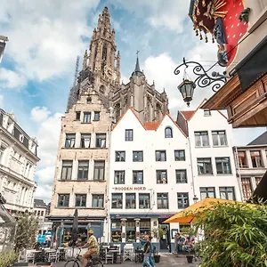 Tempel Triplex & Duplex At Historic Heart Of Belgique